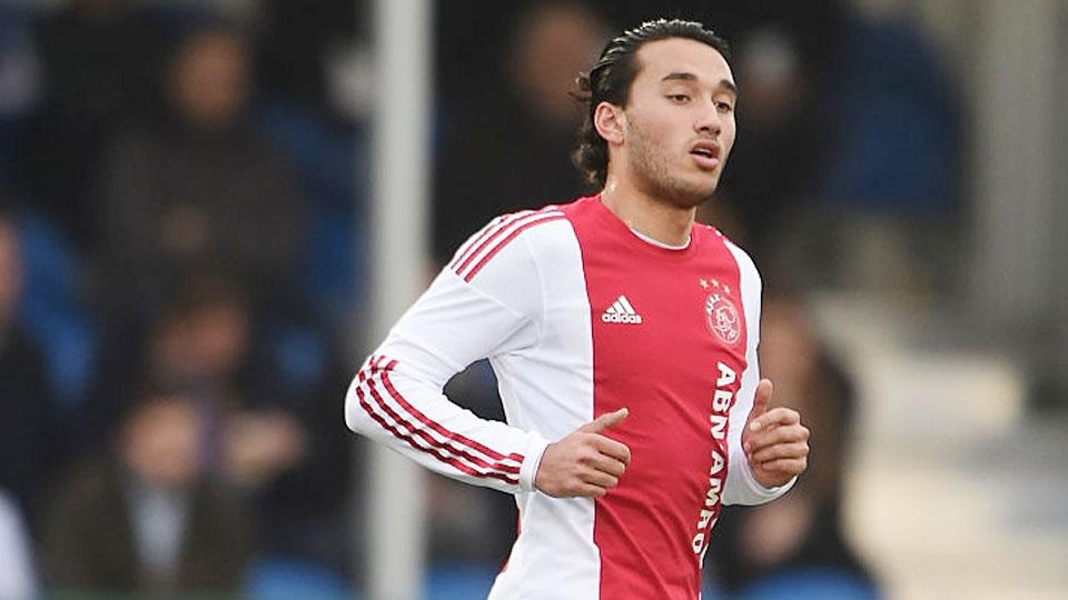 Seorang remaja keturunan Indonesia, Ezra Walian saat bermain untuk Ajax Amsterdam. - INDOSPORT